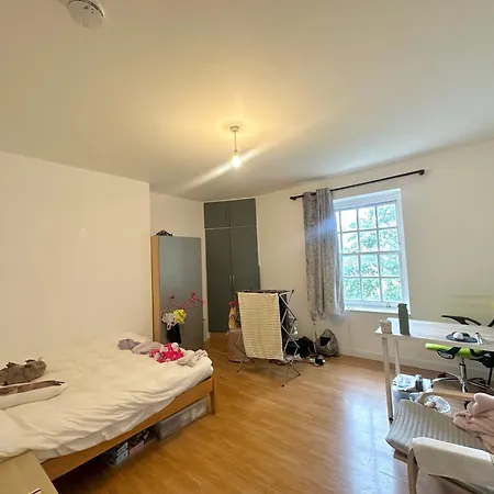 3 Bed Kings Cross Guest House